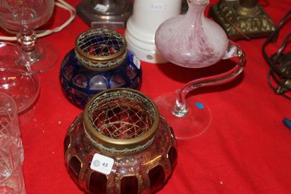 Deux vases en cristal dans le gout de st...