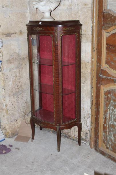 Vitrine en acajou et placage d'acajou, verre...