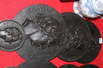 Médaillons en bronze : portraits de Molière,...