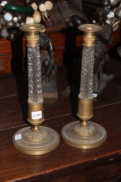 Paire de flambeaux en cristal à décor en...