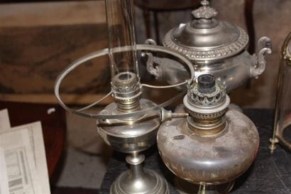 Samovar en métal argenté à décor gaudronné....