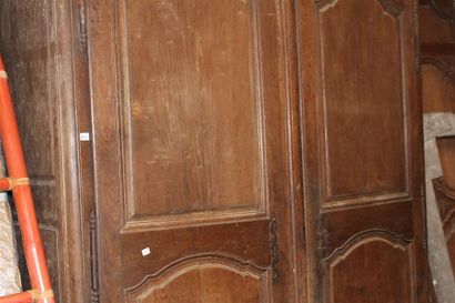 Armoire lingère en chêne mouluré (manque...