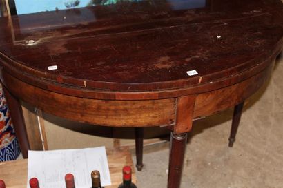 Table à jeu demi lune en placage d'acajou,...