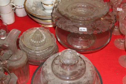 Ensemble de verres et cristals moulés XIXe...