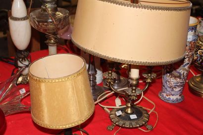 Lampe à poser en laiton à 3 bras de lumiere...