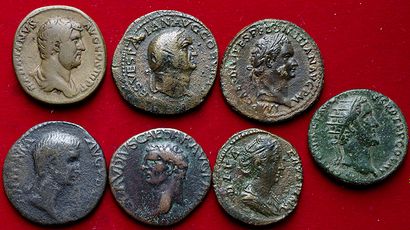 ROME. 
Lot de 7 As et Dupondii : As de Claude...