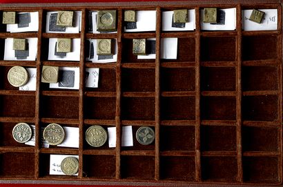 POIDS MONETAIRES.
Plateau d'un ensemble de...
