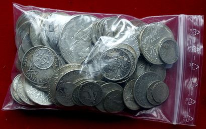 20ème SIECLE.
103 monnaies argent : 7x100...