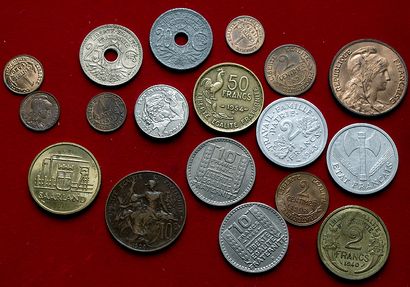 20ème SIECLE.
Lot de 17 monnaies : 10 Cts...
