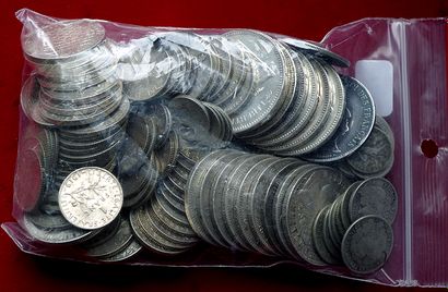 LOT ARGENT FRANCE.
Gros lot de 127 monnaies...