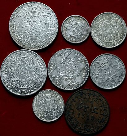 MAROC.
Lot de 8 monnaies dont 7 en argent...