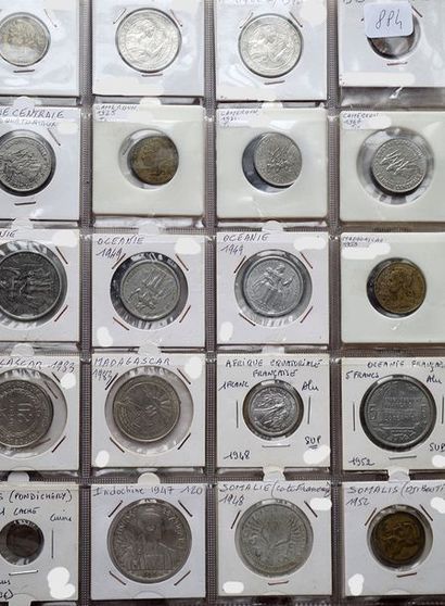 5 FEUILLETS NUMIS
contenant 78 monnaies très...