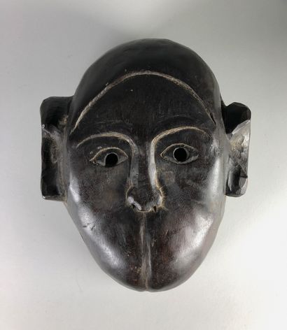 Imposant masque de singe.

Népal.

34 x 28...