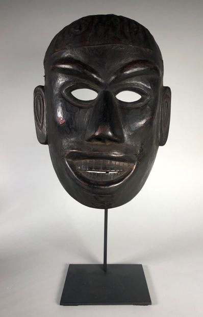 Masque anthropomorphe.

Népal

Bois et peau...