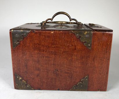 Petite coiffeuse de voyage en bois et laiton...