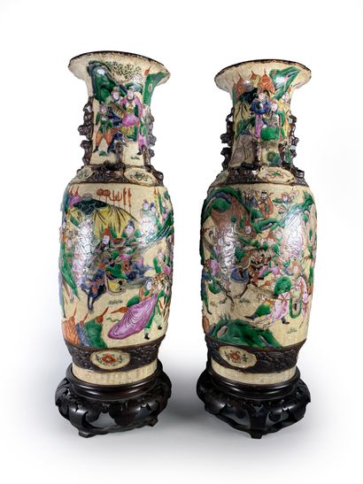 Paire de vases balustres en grès, les anses...