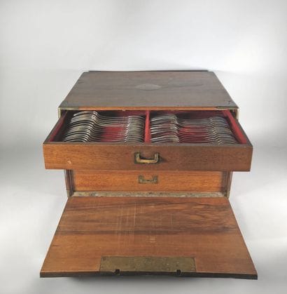 Partie de ménagère en argent monogrammé modèle...