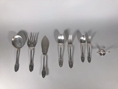 Partie de ménagère en argent monogrammé modèle...