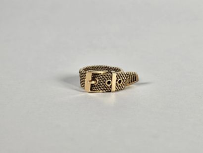 Ring in 18K (750°/°) yellow gold, forming...