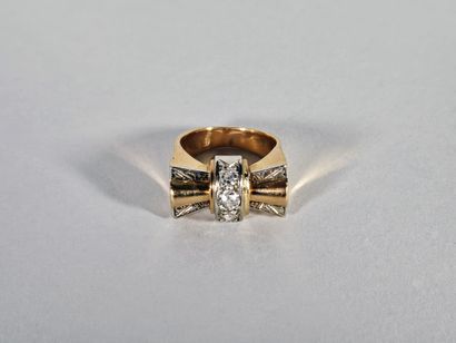 Ring in 18K (750°/°°) yellow and white gold...