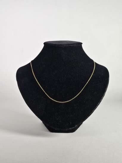 Fine curb chain in 18K (750°/°°) yellow gold.
Length:...
