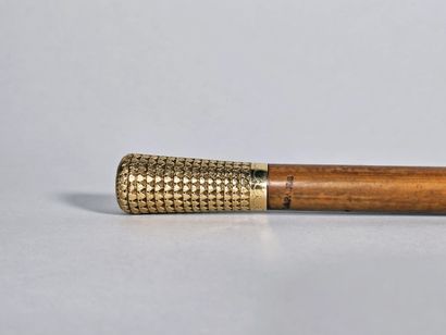 Wooden cane, the pommel in 18K (750°/°°)...