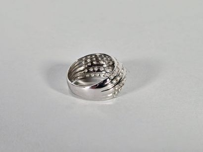 Ring in 18K (750°/°°) white gold with five...