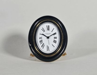 CARTIER
Oval travel alarm clock in gilded...