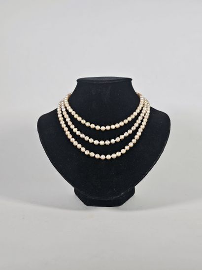 Long cultured pearl choker necklace, clasp...