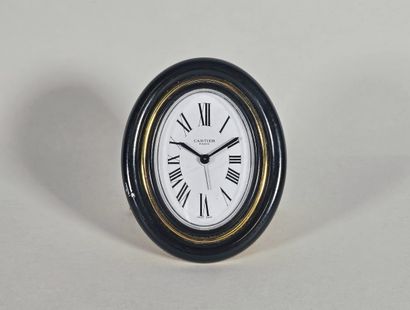 CARTIER
Oval travel alarm clock in gilded...
