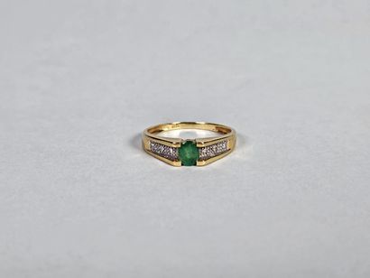 Ring in 18K (750°/°°) yellow and white gold...