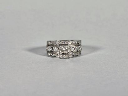 Ring in 18K (750°/°°) white gold with three...