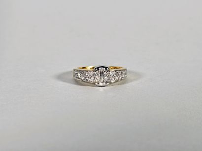 Ring in 18K (750°/°°) yellow and white gold...