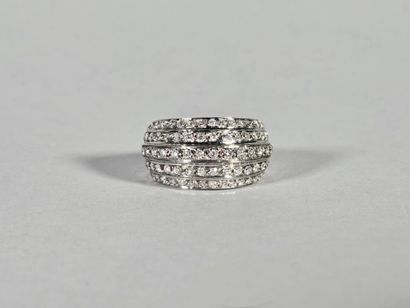 Ring in 18K (750°/°°) white gold with five...