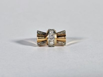 Ring in 18K (750°/°°) yellow and white gold...