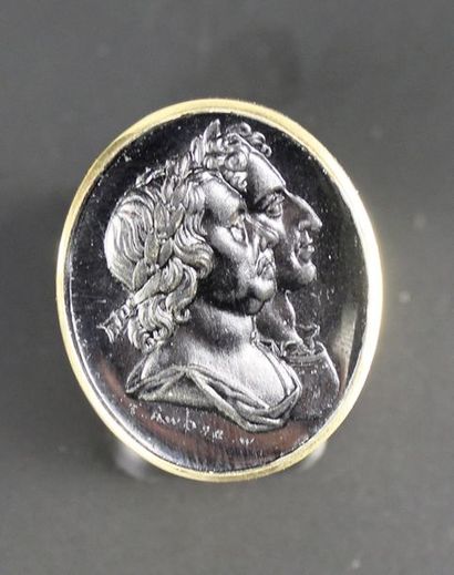 Intaille ovale sur pierre noire, figurant...