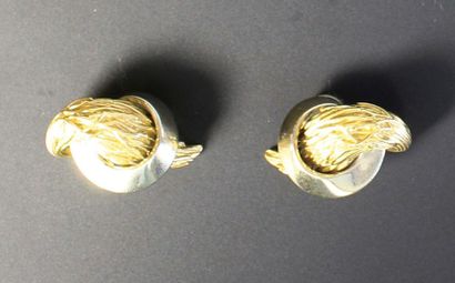 Paire de clips d'oreille en or jaune et blanc...