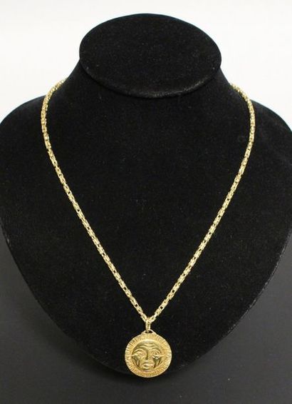 Chaîne et pendentif soleil en or jaune 18K...