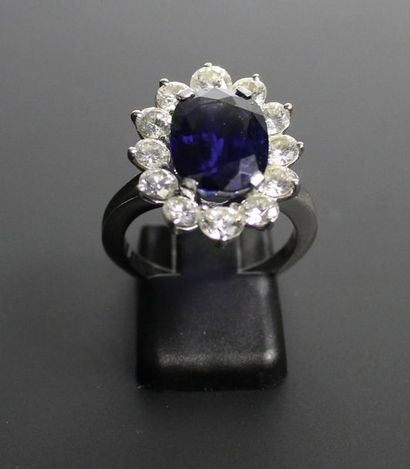 Bague marguerite en or blanc 18K (750‰) serti...