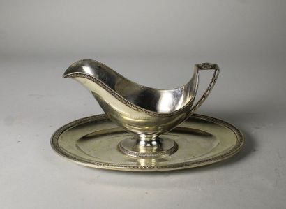 Saucière navette sur son dormant en argent...