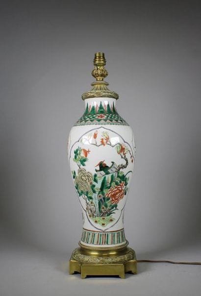 Pied de lampe en porcelaine de Chine de la...