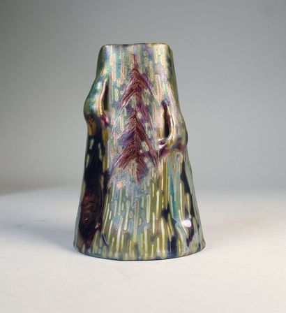Clément MASSIER (1844 - 1917)
Vase en forme...