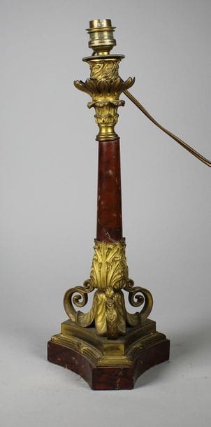 Pied de lampe en marbre rouge et bronze doré...