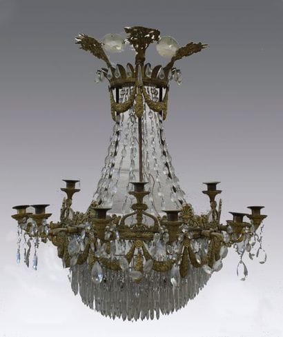 Demi-lustre en bronze doré et verre taillé...