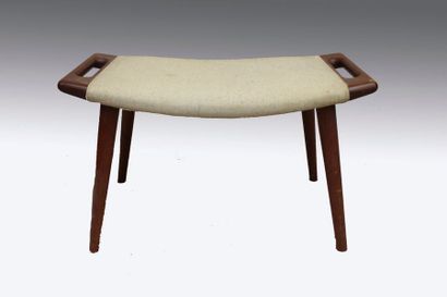 Hans J. WEGNER (1914 - 2007)
Tabouret modèle...