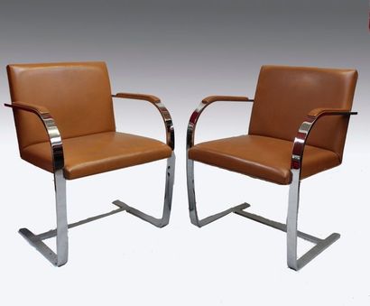 Mies VAN DER ROHE
Paire de fauteuils BRNO...