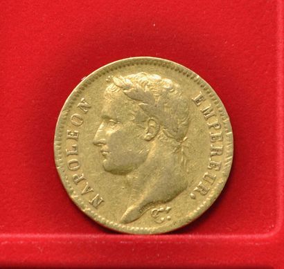 Une pièce de 40 francs or Napoléon Empereur,...