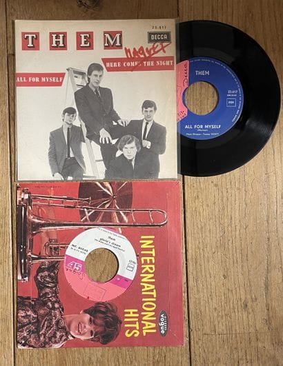 Pop
Deux disques 45T - Them (Van Morrisson)
dont...