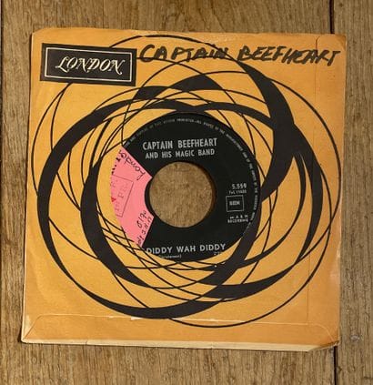 Pop
Un disque 45T - Captain Beefheart
Rare...