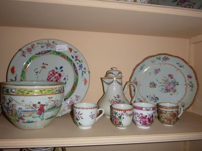Ensemble dépareillé en porcelaine de la Compagnie...